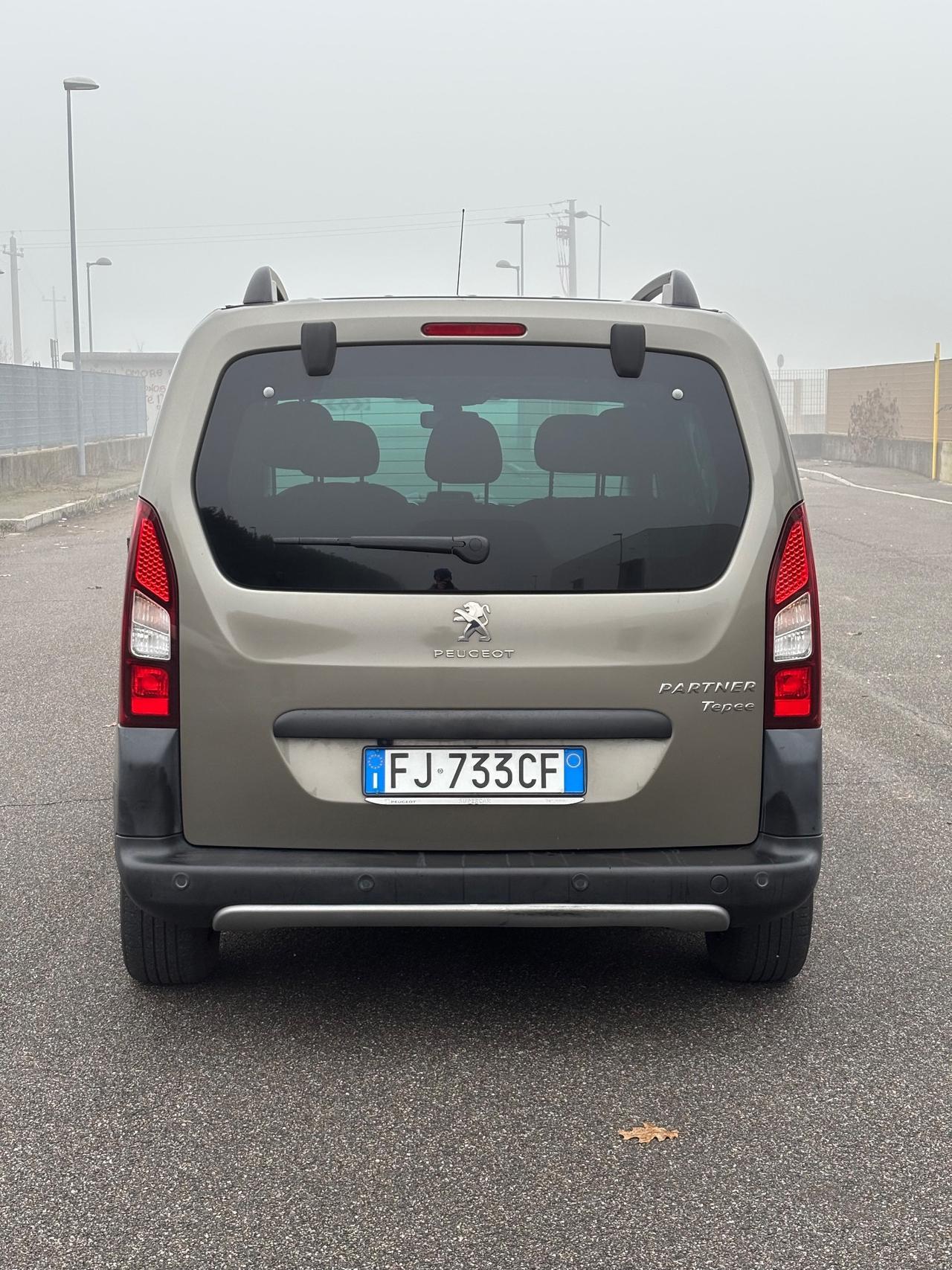 Peugeot Partner Tepee BlueHDi 120 S&S Outdoor