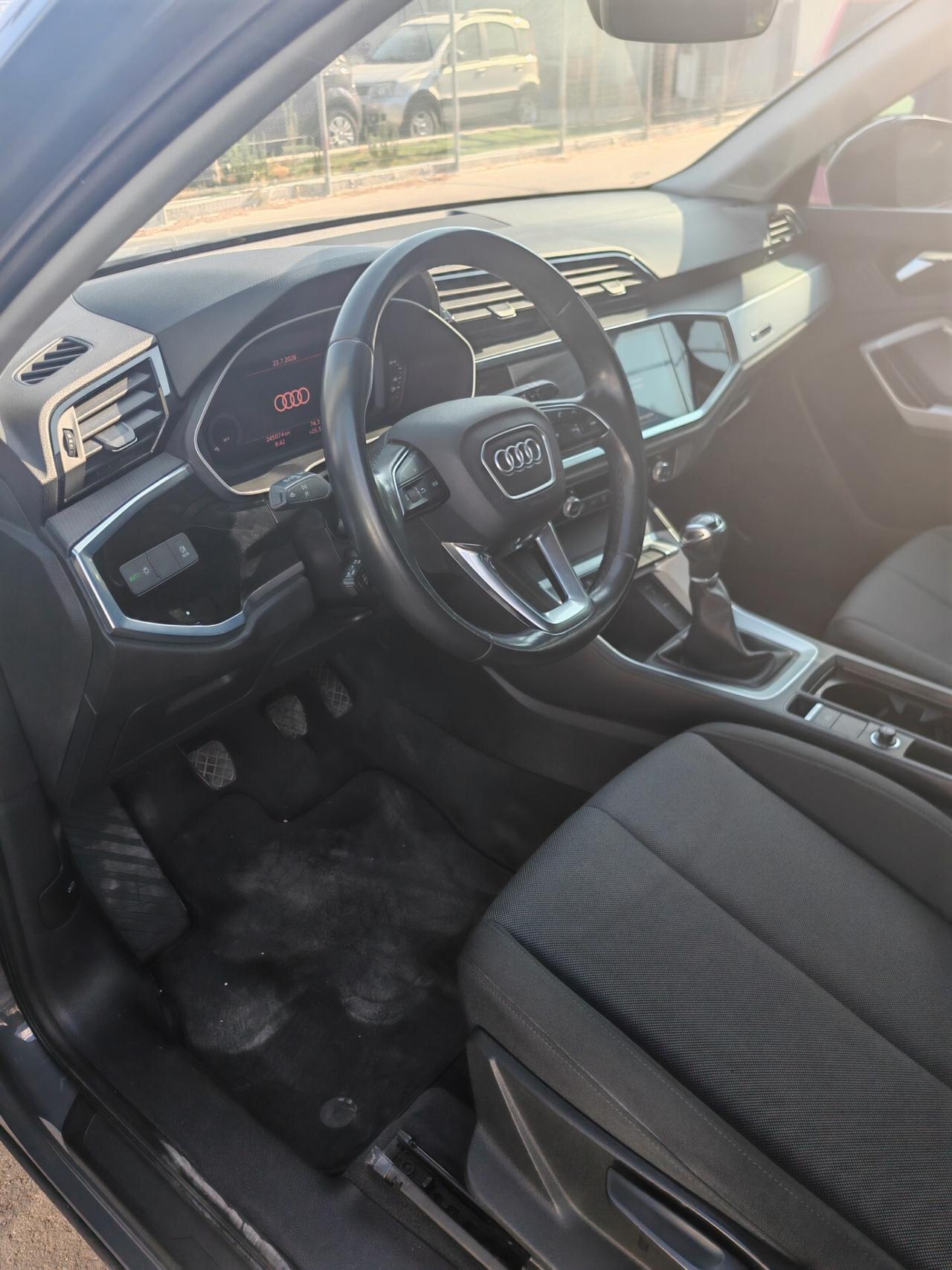 Audi Q3 35 TDI Business Advanced