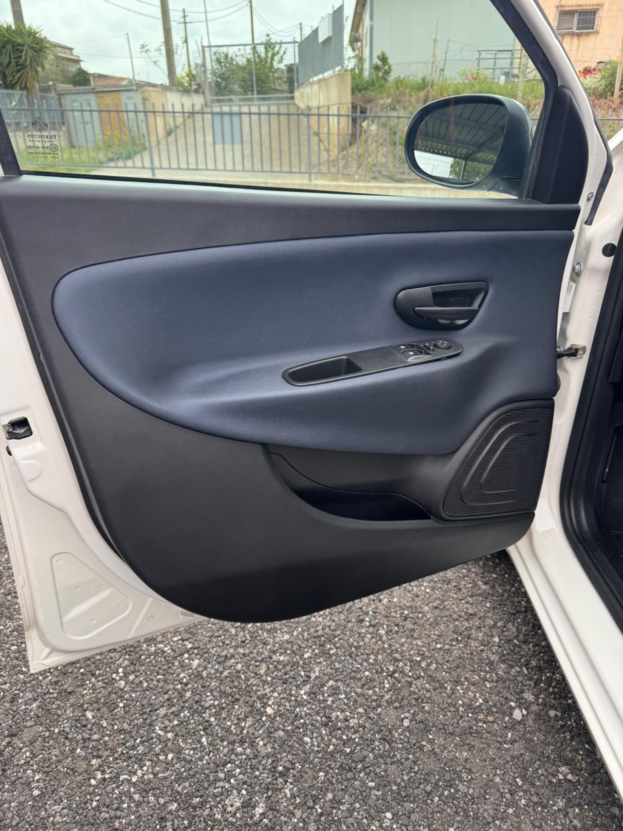 Lancia Ypsilon 1.0 FireFly 5 porte S&S Hybrid Gold Plus