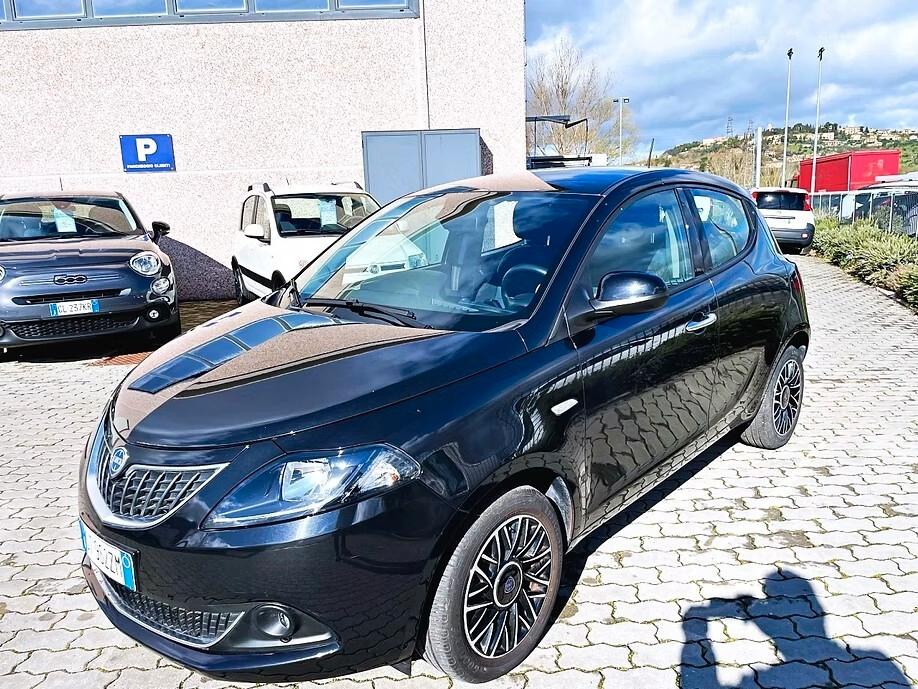 Lancia Ypsilon 1.0 FireFly 5 porte S&S Hybrid Platino