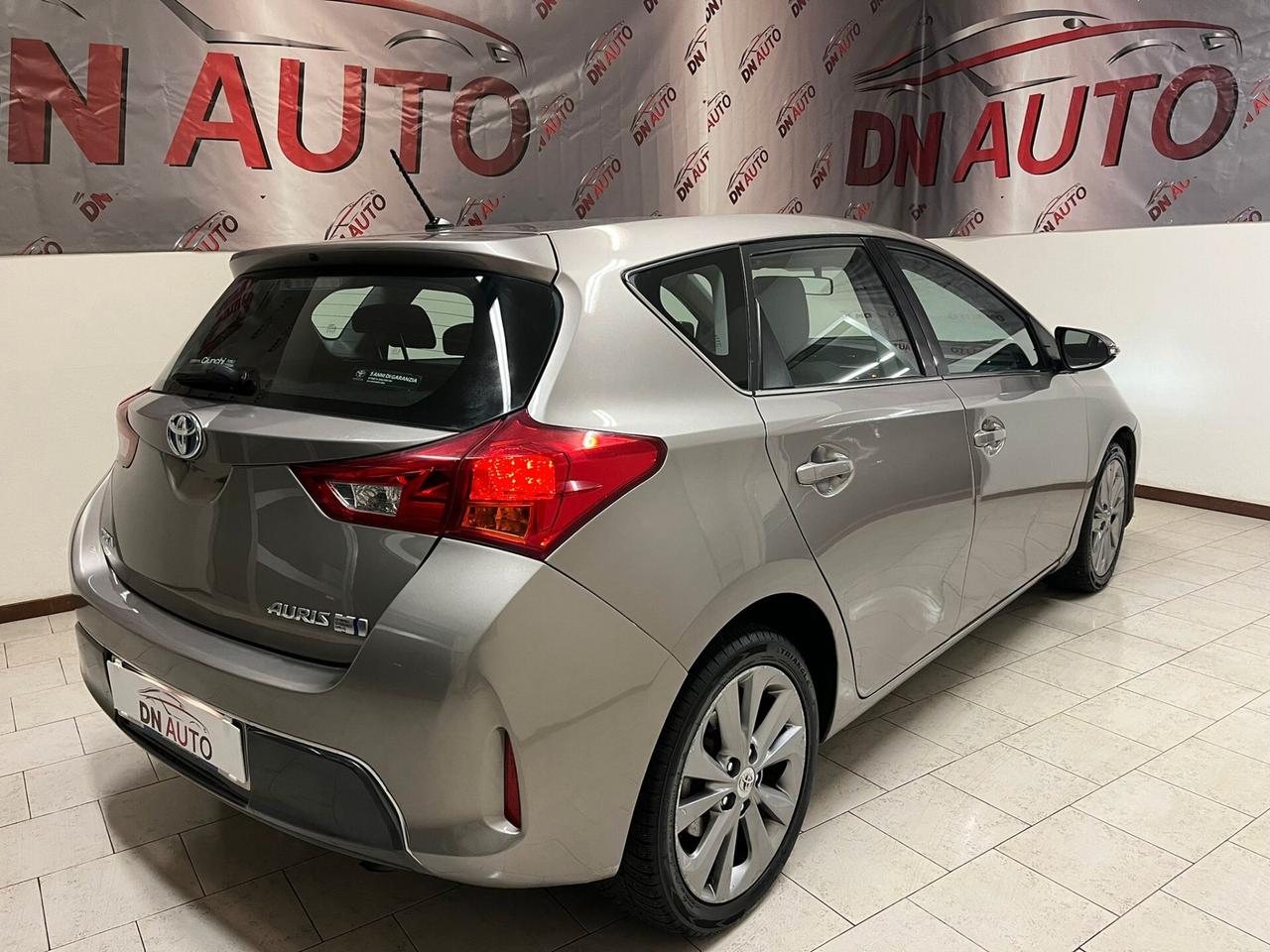 Toyota Auris 1.8 Hybrid Lounge