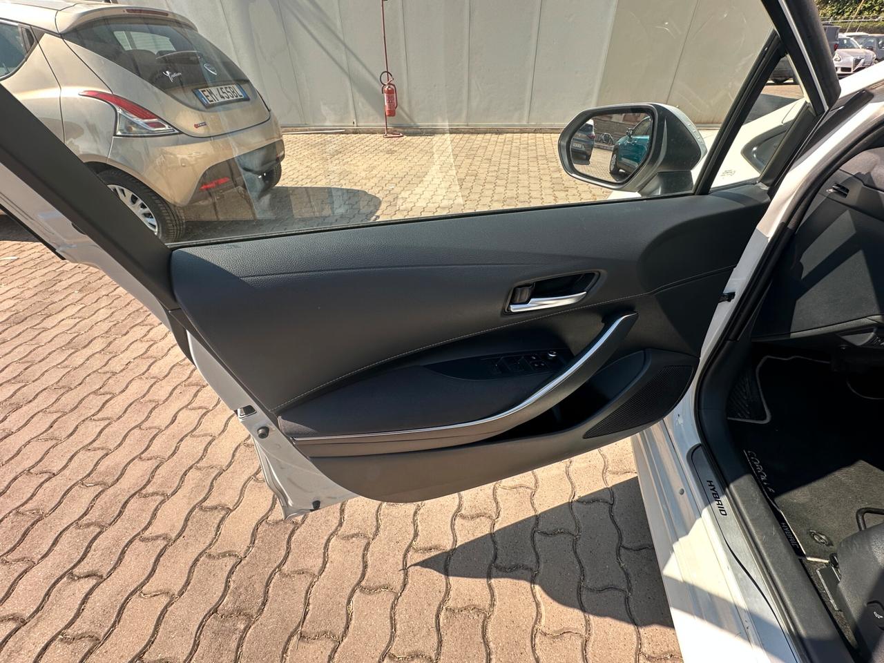 Toyota Corolla 2.0 Hybrid Business