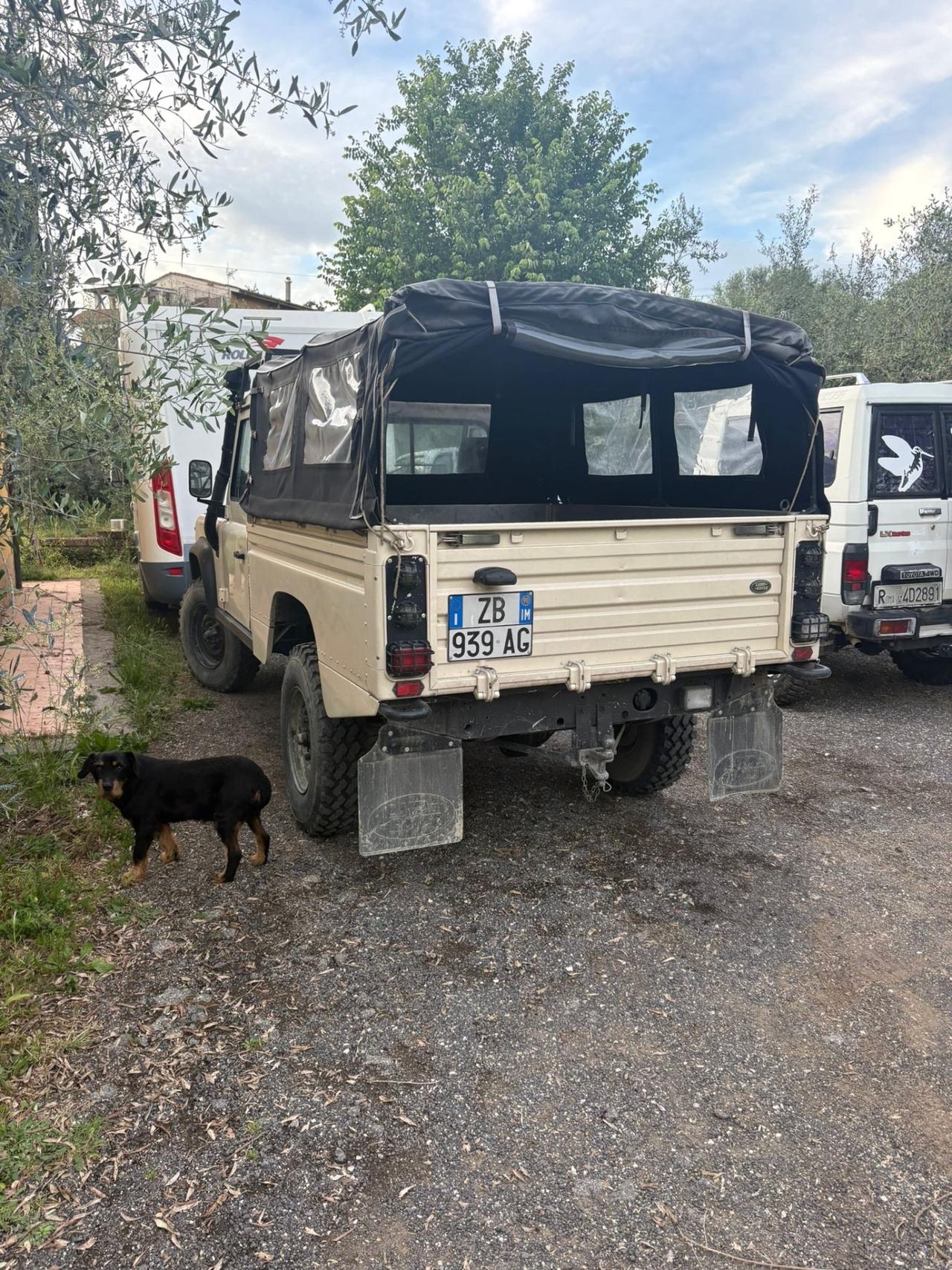 Land Rover Defender 110