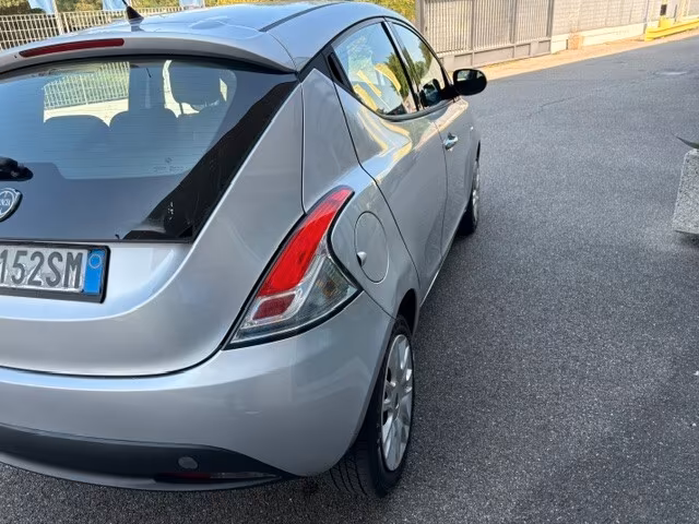 Lancia Ypsilon 1.2 69 CV 5 porte S&S Gold