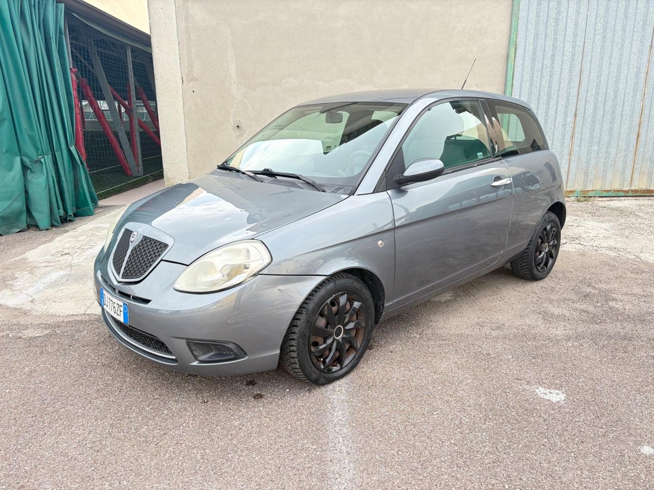 Lancia Ypsilon 1.2 Argento NEOPATENTATI