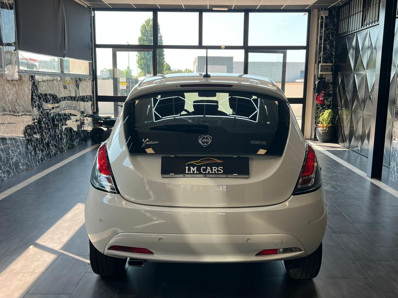 Lancia Ypsilon 1.0 FireFly 5 porte S&S Hybrid Ecochic Silver