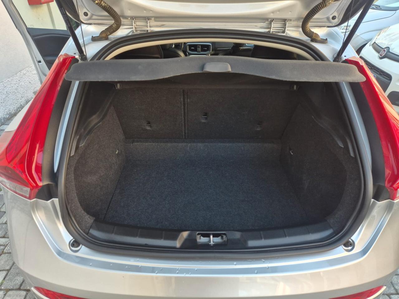 Volvo V40 T2
