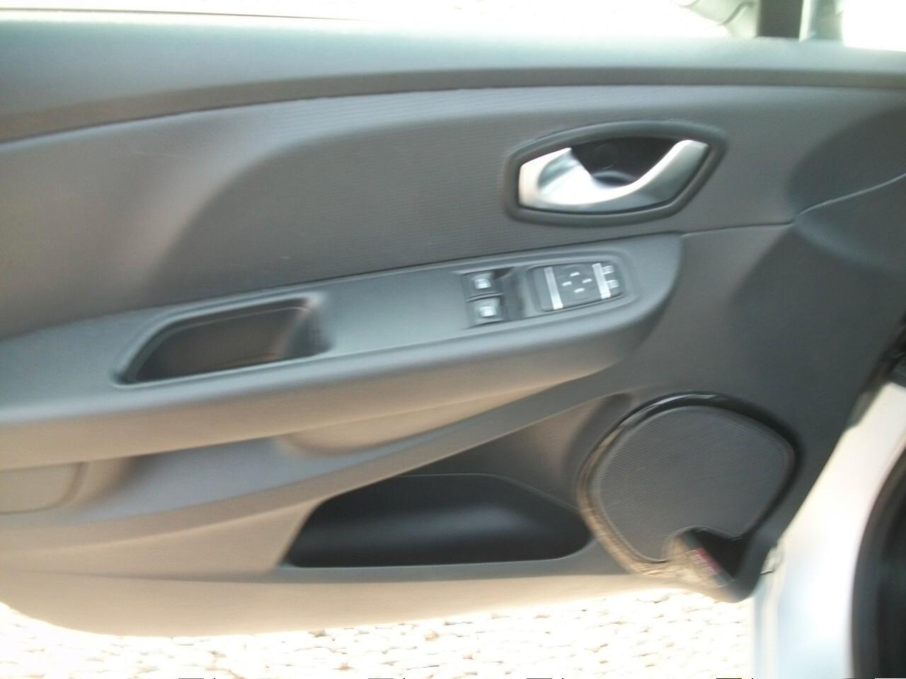 Renault Clio dCi 8V 90 CV EDC 5 porte Business CC 1461 kw 66 SI NUOVI PATENTATI GARANZIA UN ANNO