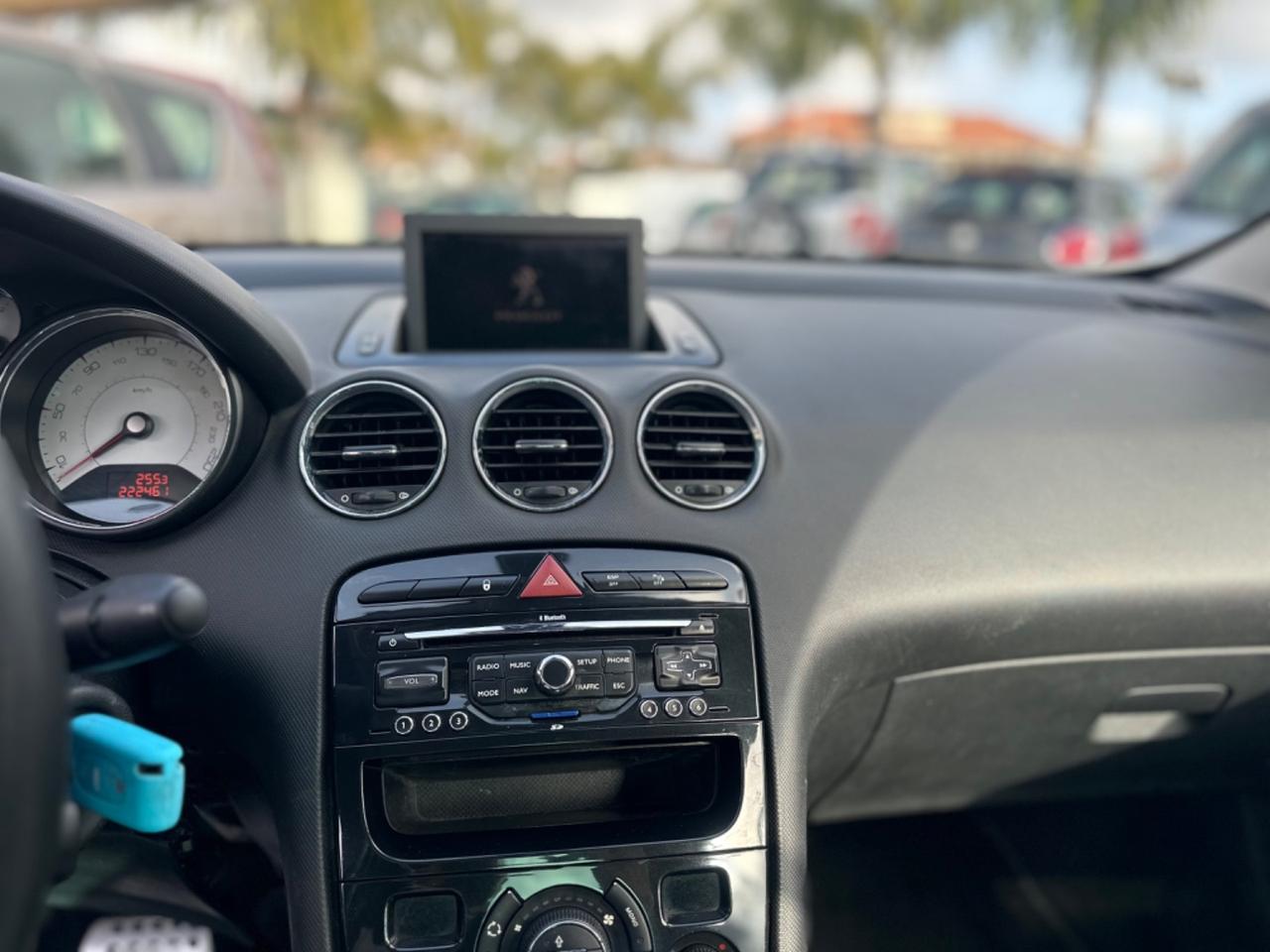 Peugeot 308 2.0 HDi 140CV CC Féline