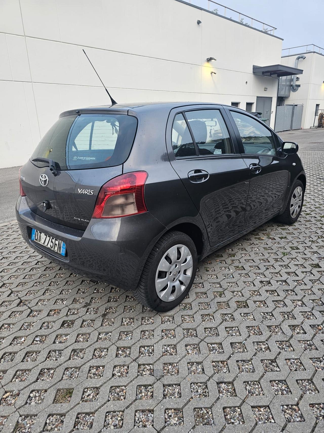 Toyota Yaris 1.0 5 porte Sol