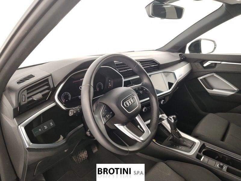 Audi Q3 35 TDI S tronic Identity Black
