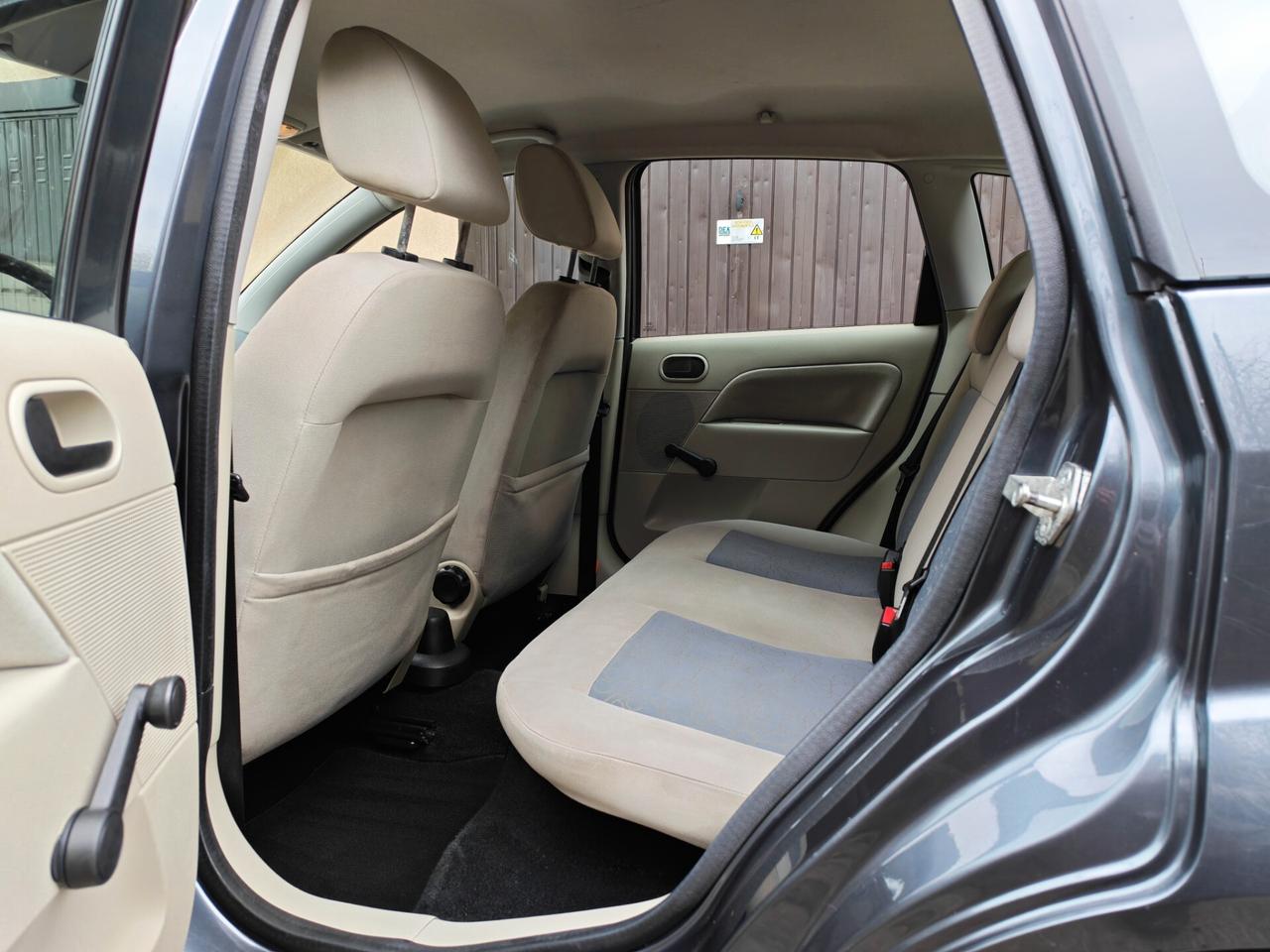 Ford Fiesta 1.2 BENZINA 75cv / 38.100km / Unipro