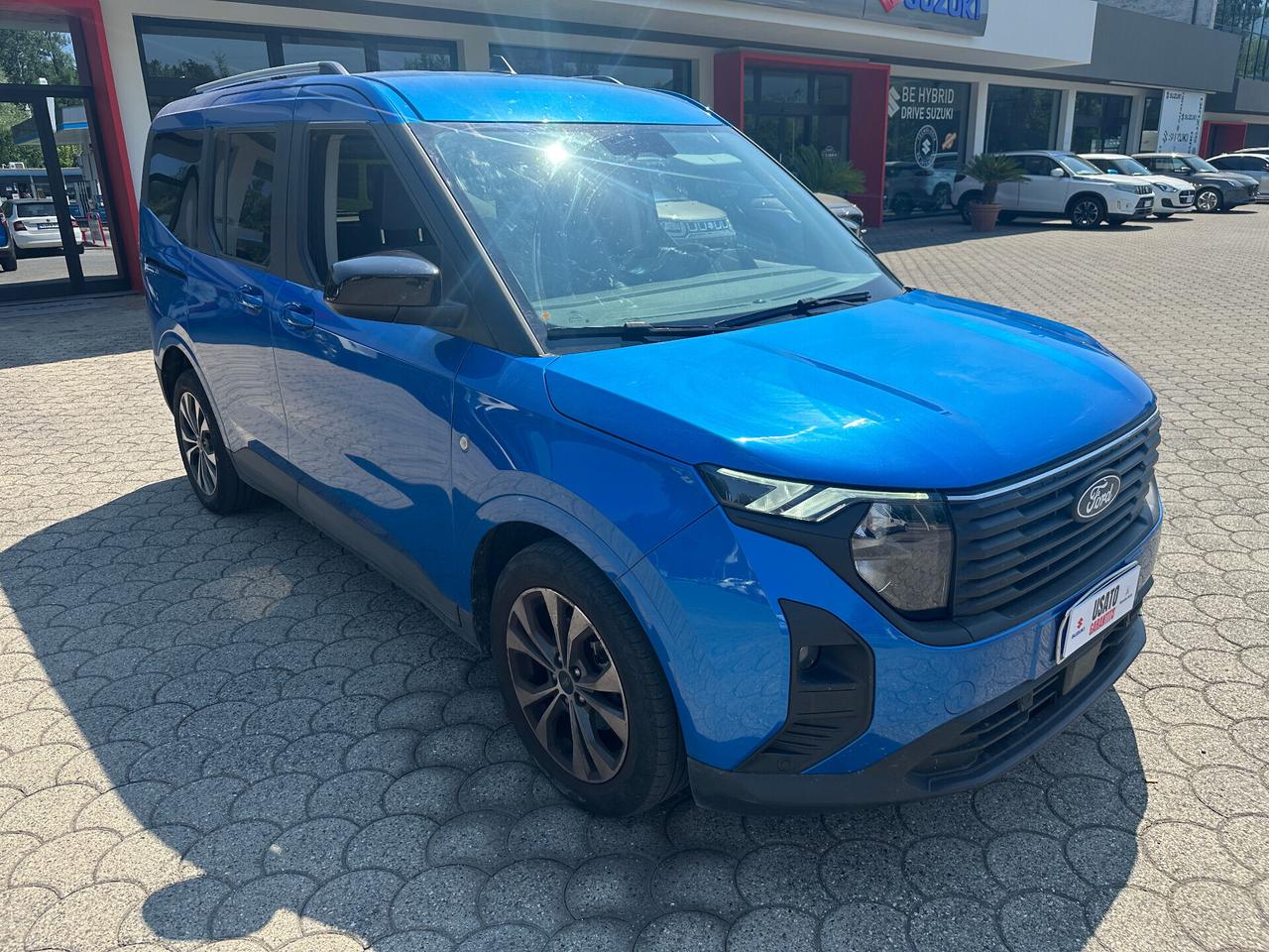 Ford Tourneo Courier 1.0 EcoBoost Titanium