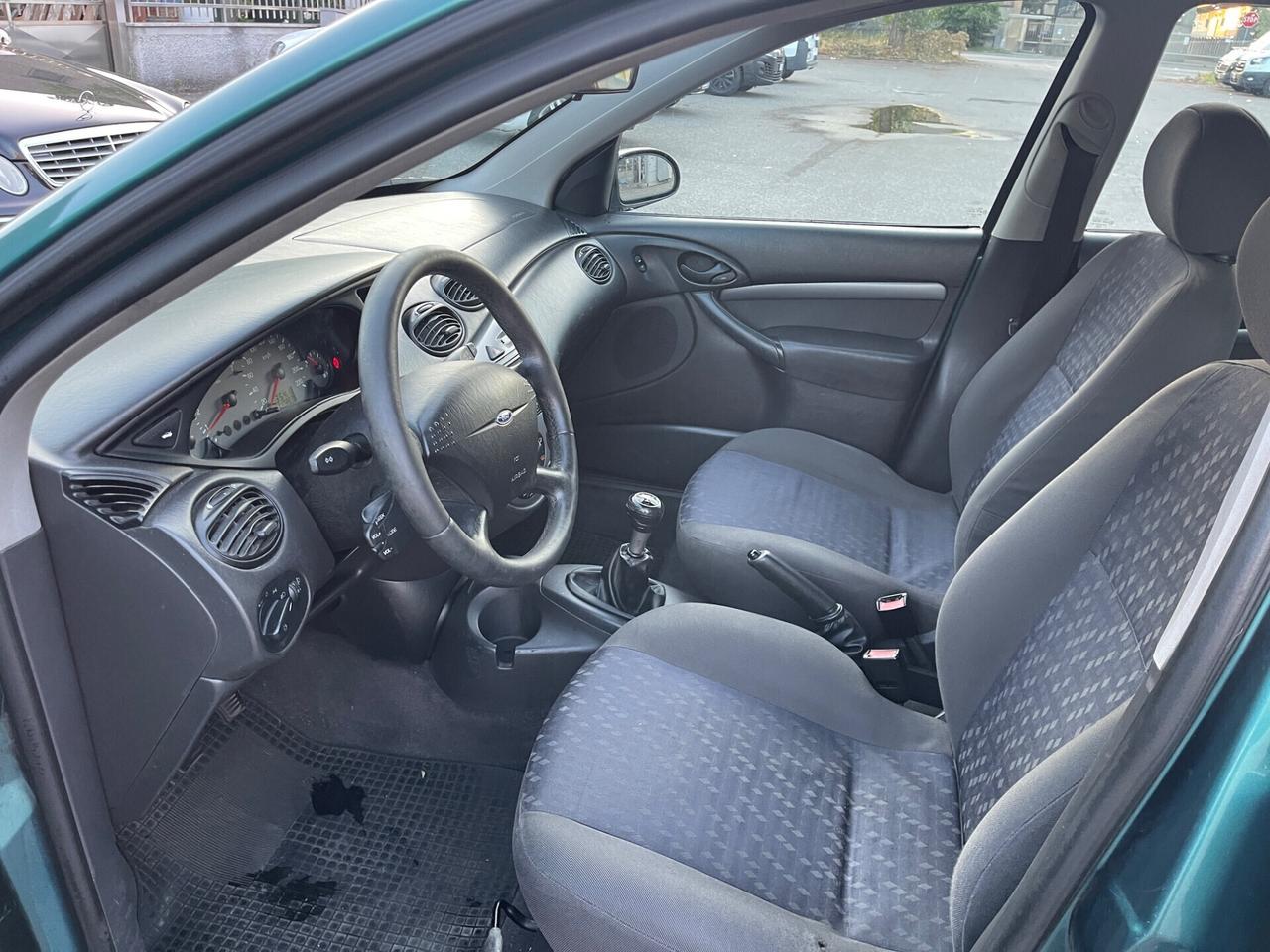 Ford Focus 1.6i benzina uni prop