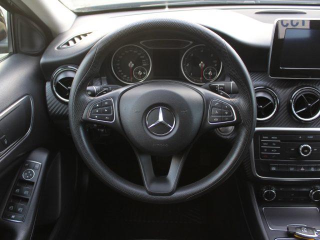 MERCEDES-BENZ GLA 200 d Automatic 4Matic Sport