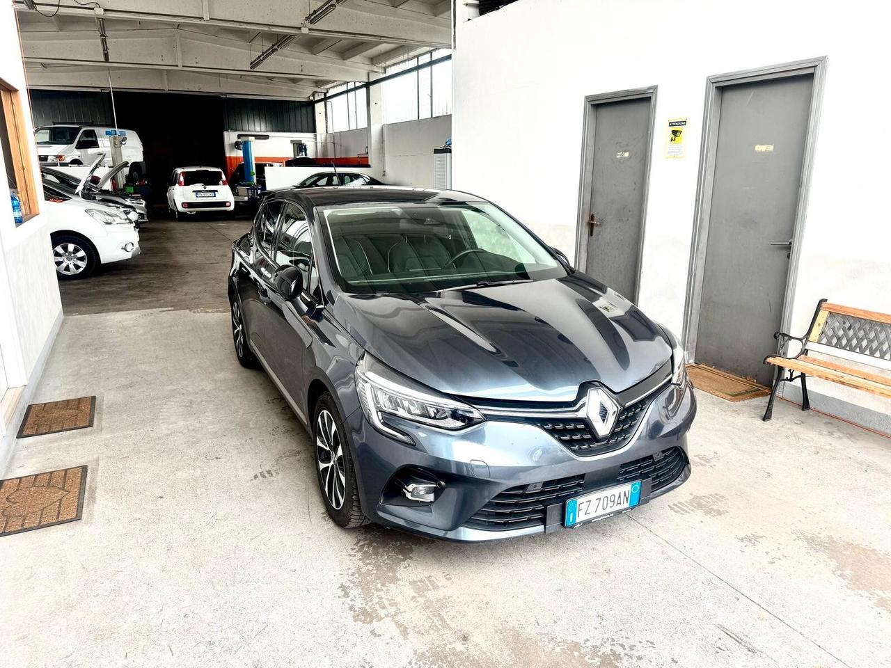 Renault Clio TCe 130 CV EDC FAP 5 porte Intens