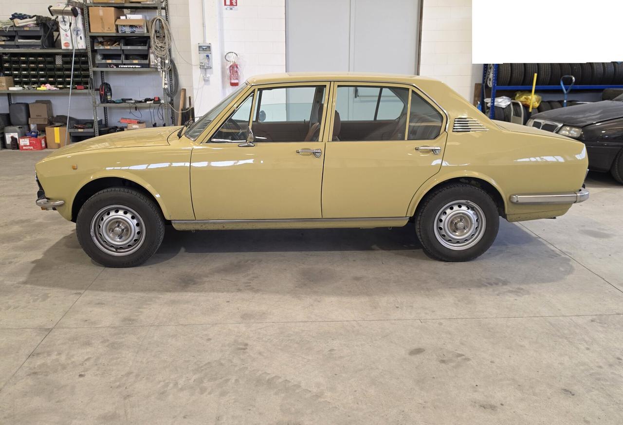 Alfa Romeo Alfetta 1.8 giallo piper