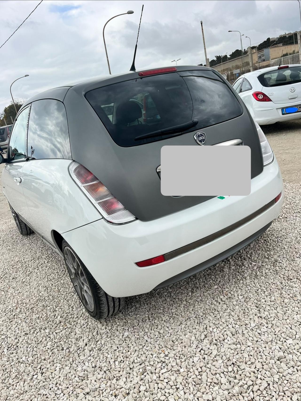 Lancia Ypsilon 1.3 MJT 90 CV DPF Sport MomoDesign