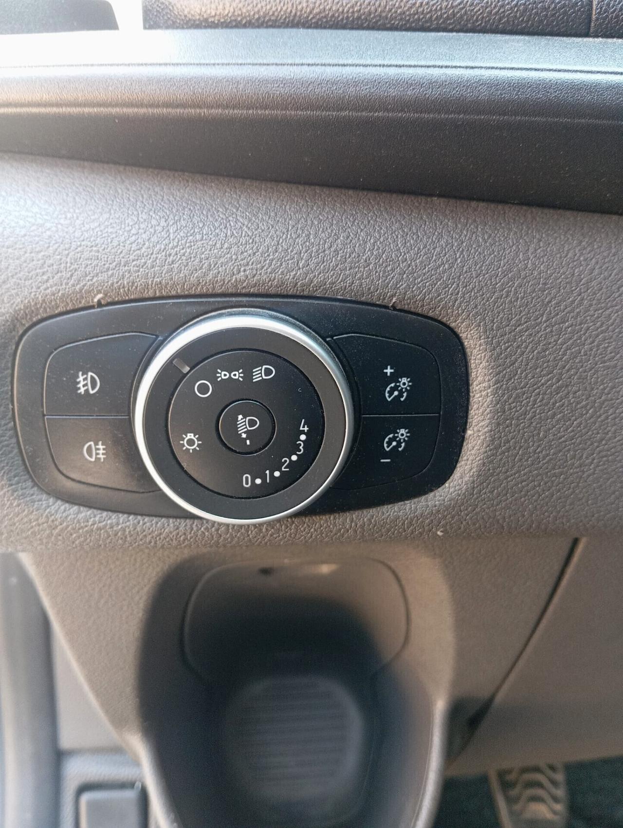 FORD Transit Custom 320 L2H2 Trend,