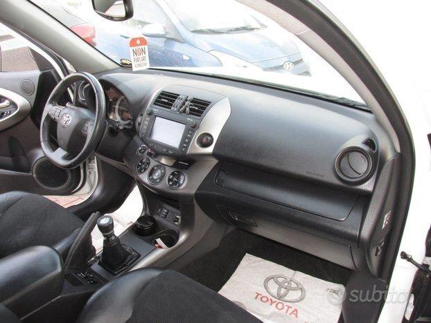 Toyota RAV 4 2.2 D-4D 4x4 DA VETRINA 2011