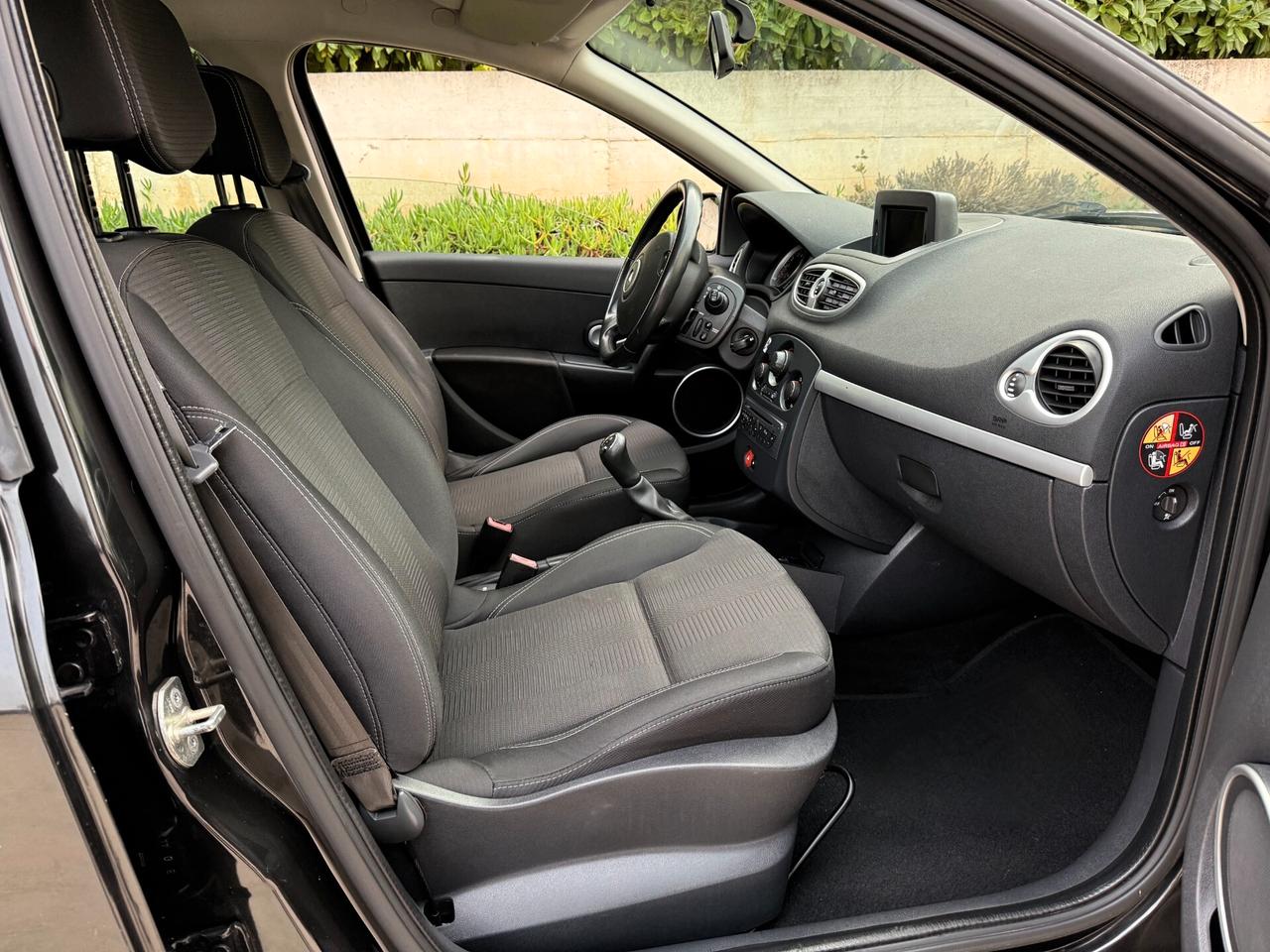 Renault Clio 1.2 Confort cv 75, benzina si neopatentati