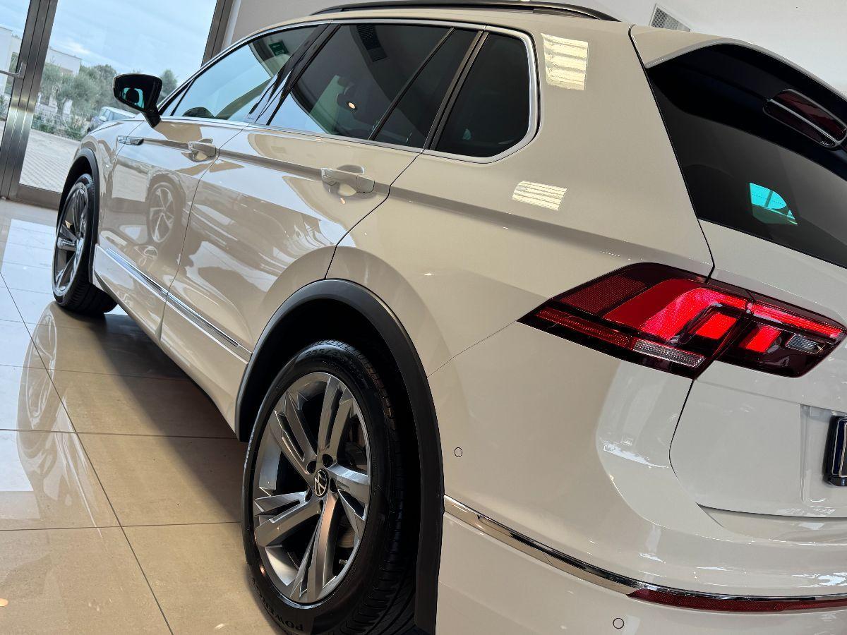 VOLKSWAGEN Tiguan 2.0 TDI DSG R-Line Luci Ambient
