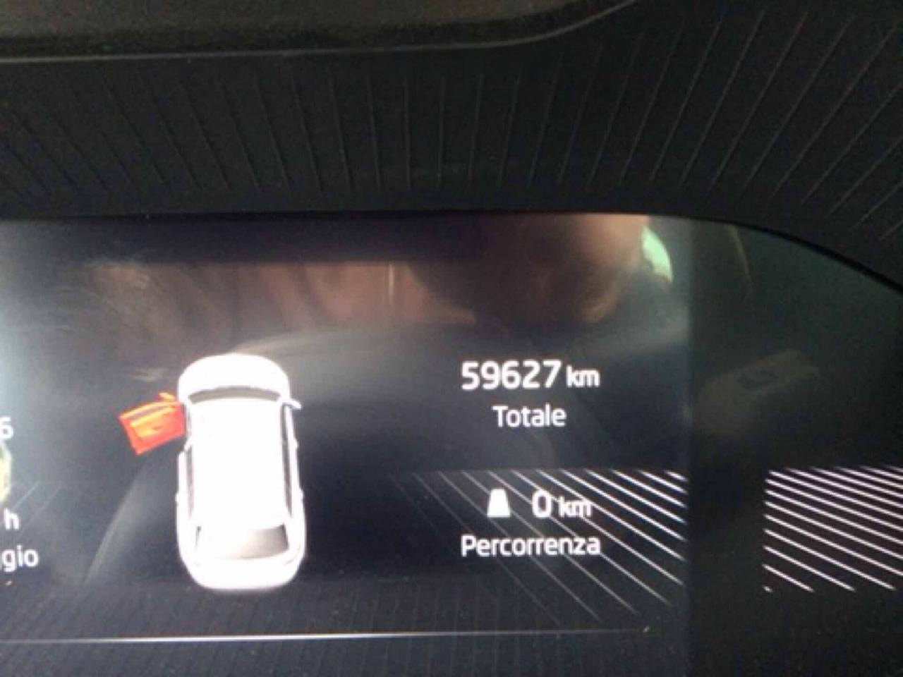 SKODA KAROQ 2.0 TDI 115CV DSG EVO SCR EXECUTIVE ( FARI LED - COCKPIT - NAVI - PDC - TELECAMERA POST. )