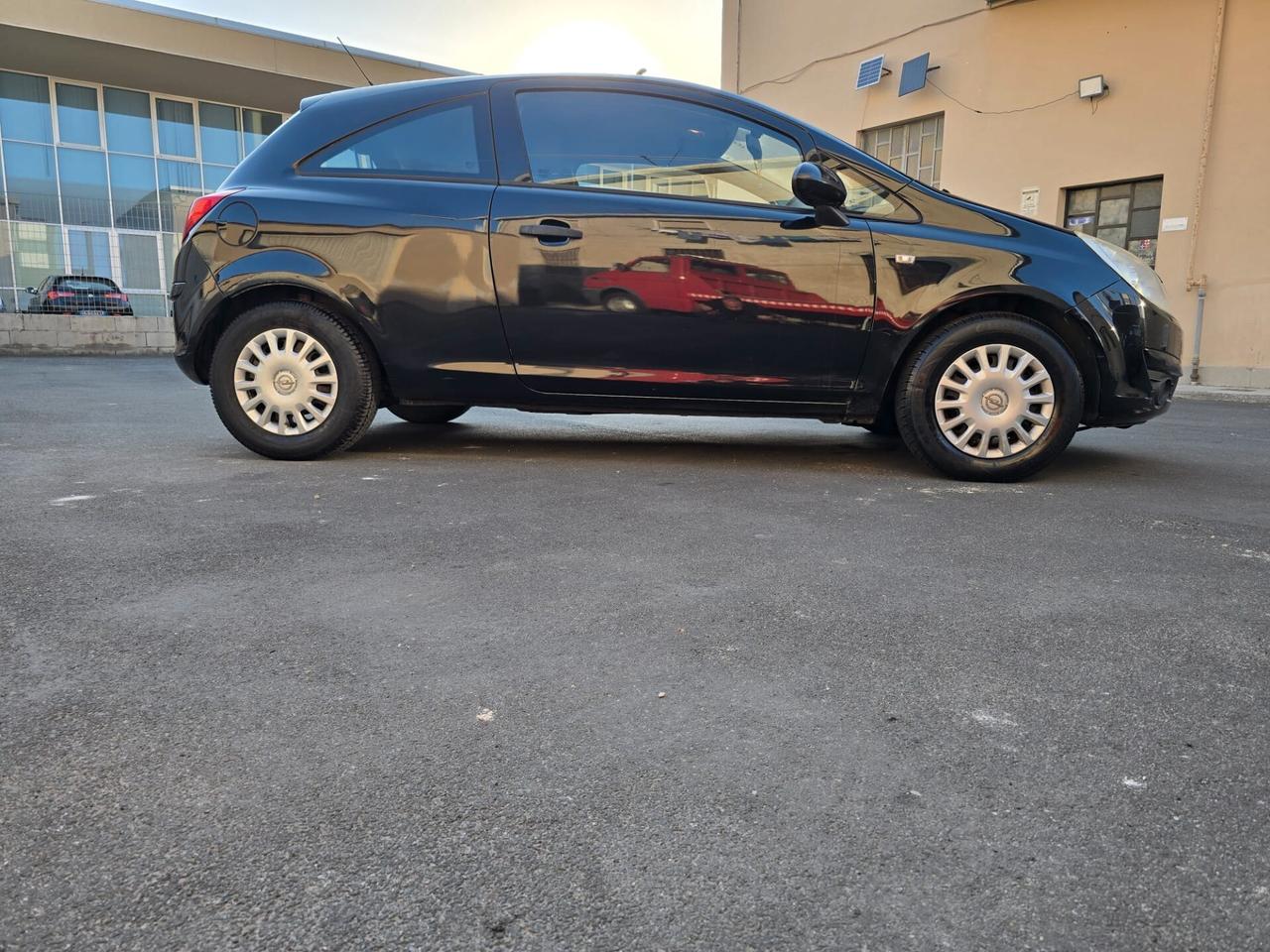 Opel Corsa 1.0 12V 3 porte Club con soli 70mila km possibilita 12 mesi garanzia