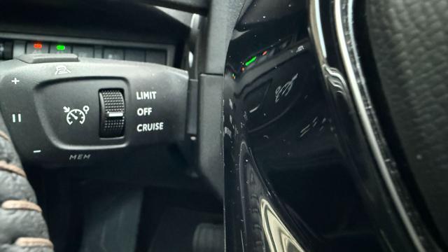 PEUGEOT 3008 HYBRID 180 e-EAT8 ALLURE PACK*24M.G.*