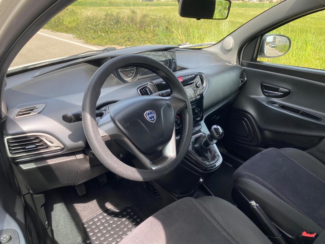 Lancia Ypsilon 1.2 69 CV Unyca