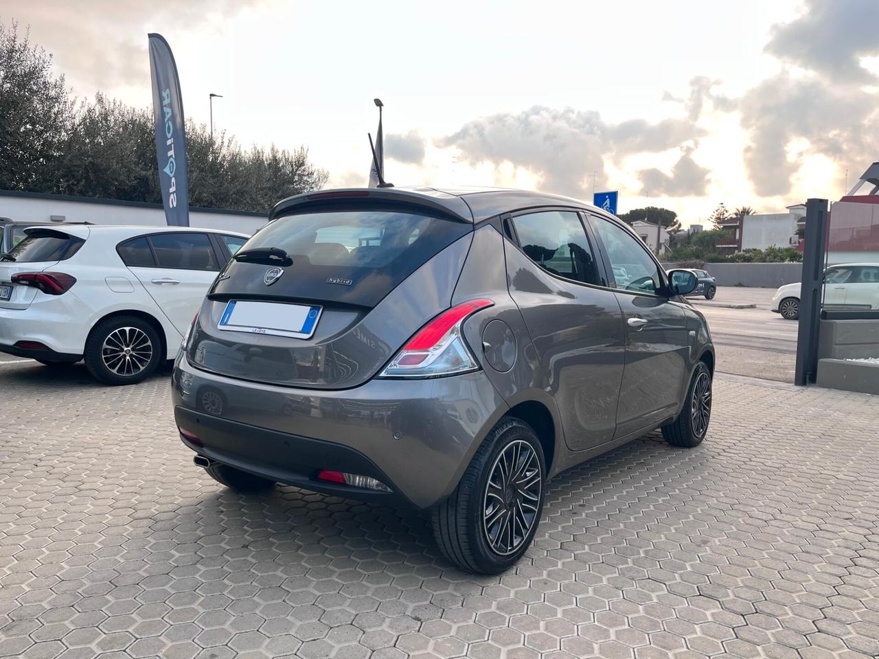 Lancia Ypsilon 1.0 FireFly 5 porte S&S Hybrid Gold
