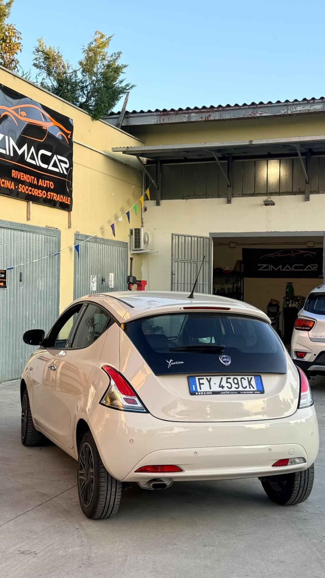 Lancia Ypsilon 1.2 69 CV 5 porte S&S Platinum
