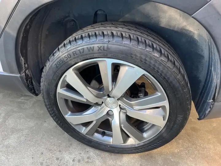 Peugeot 2008 BlueHDi 100 S&S Allure