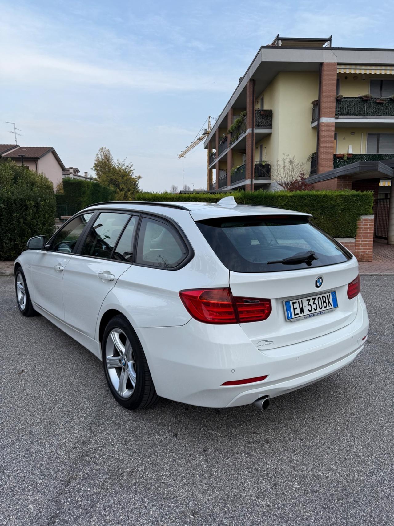 Bmw 318 d Luxury con soli 127000km