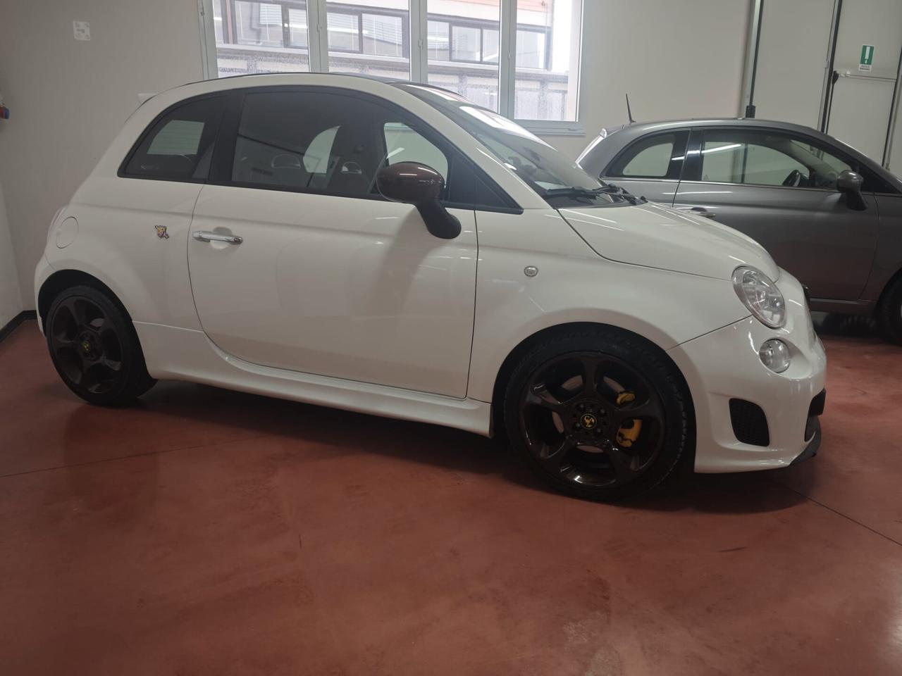 Abarth 500 C 1.4 Turbo T-Jet MTA Bicolore