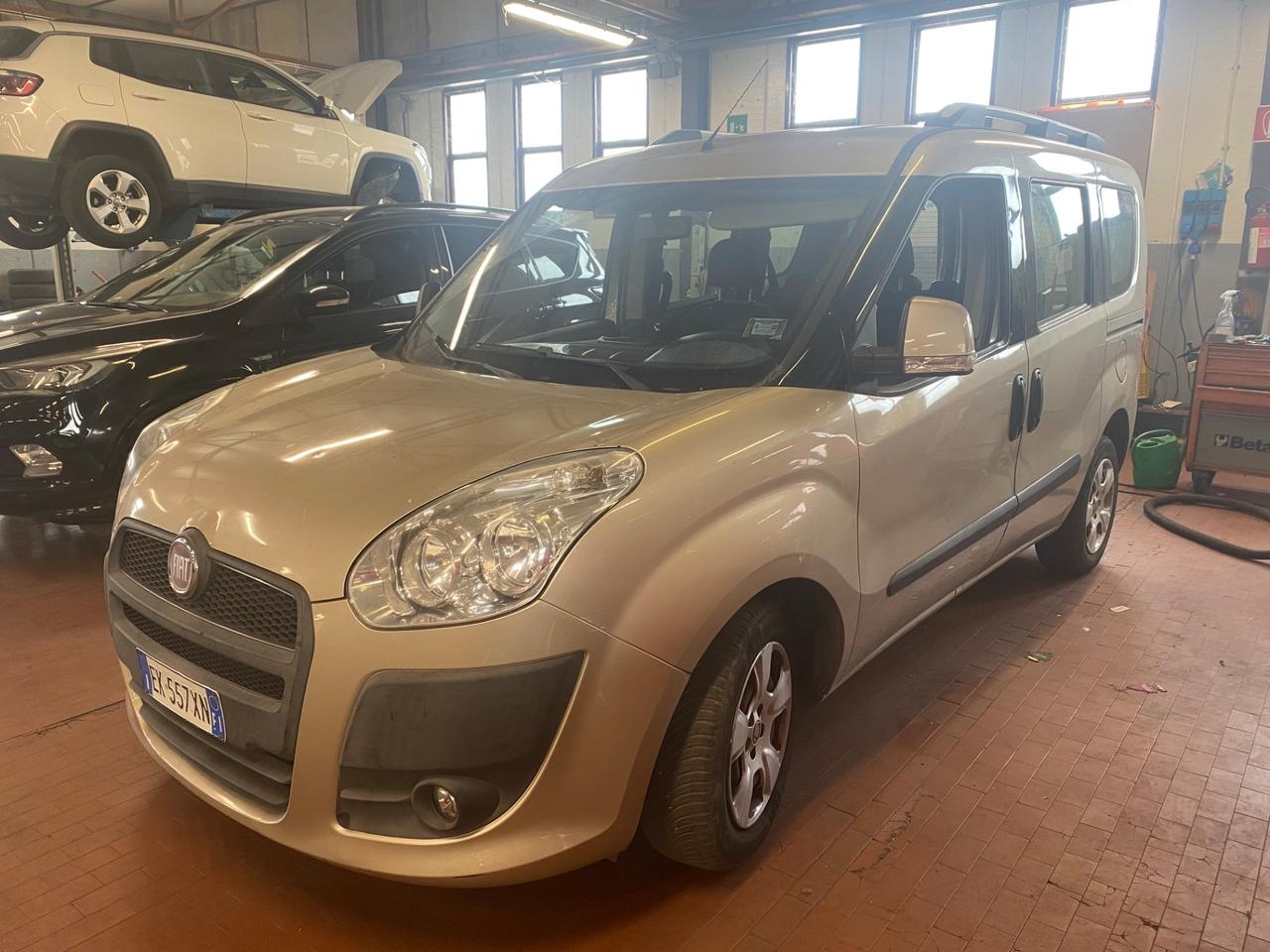 Fiat doblo 5 posti autocarro iva esposta