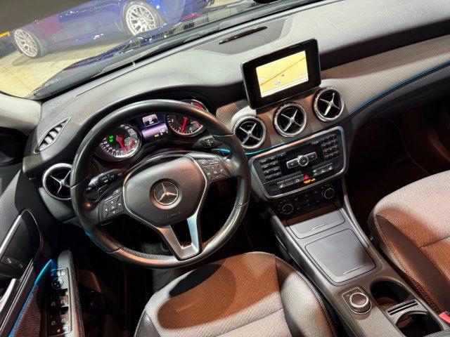 MERCEDES-BENZ GLA 200 SPORT TOTAL BLACK LED