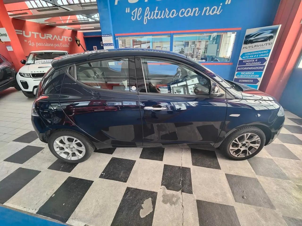 Lancia Ypsilon 5 porte NEOPATENTATO