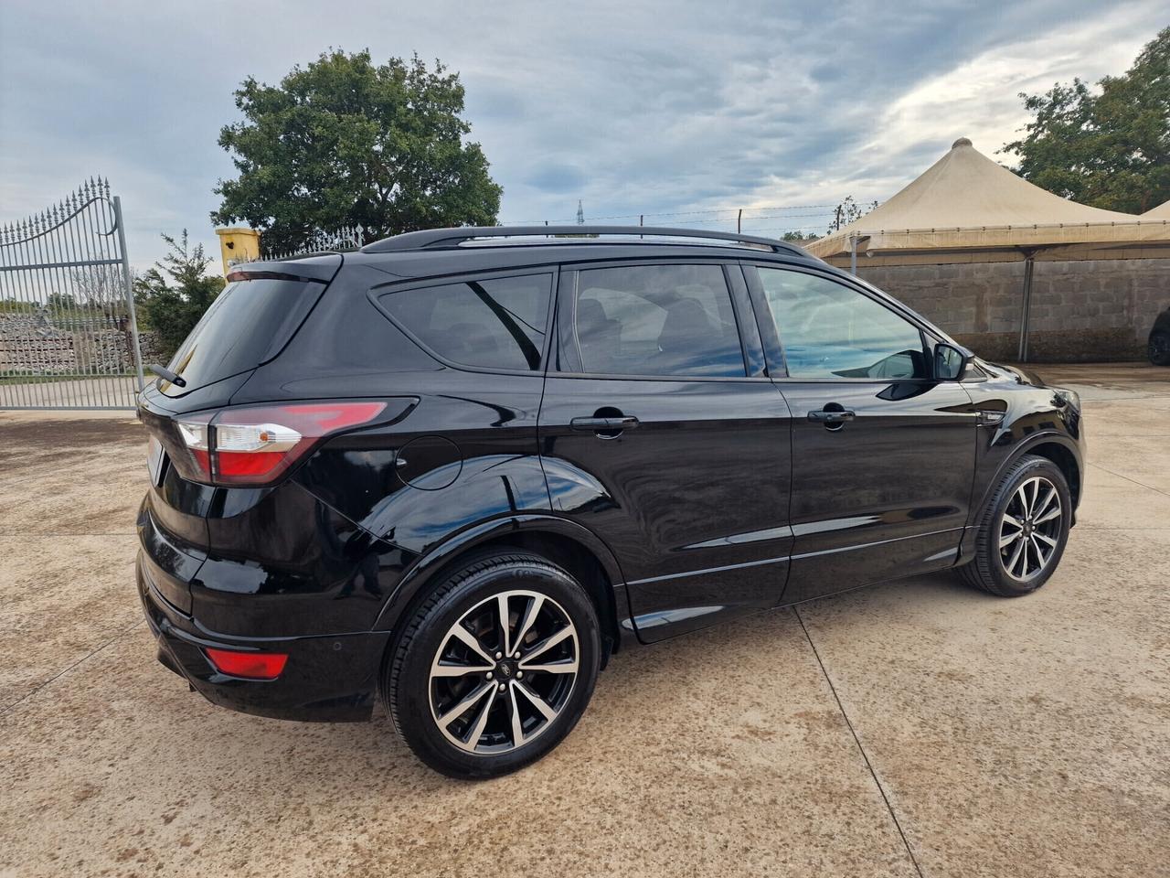 Ford Kuga 1.5 TDCI 120 CV S&S 2WD ST-Line