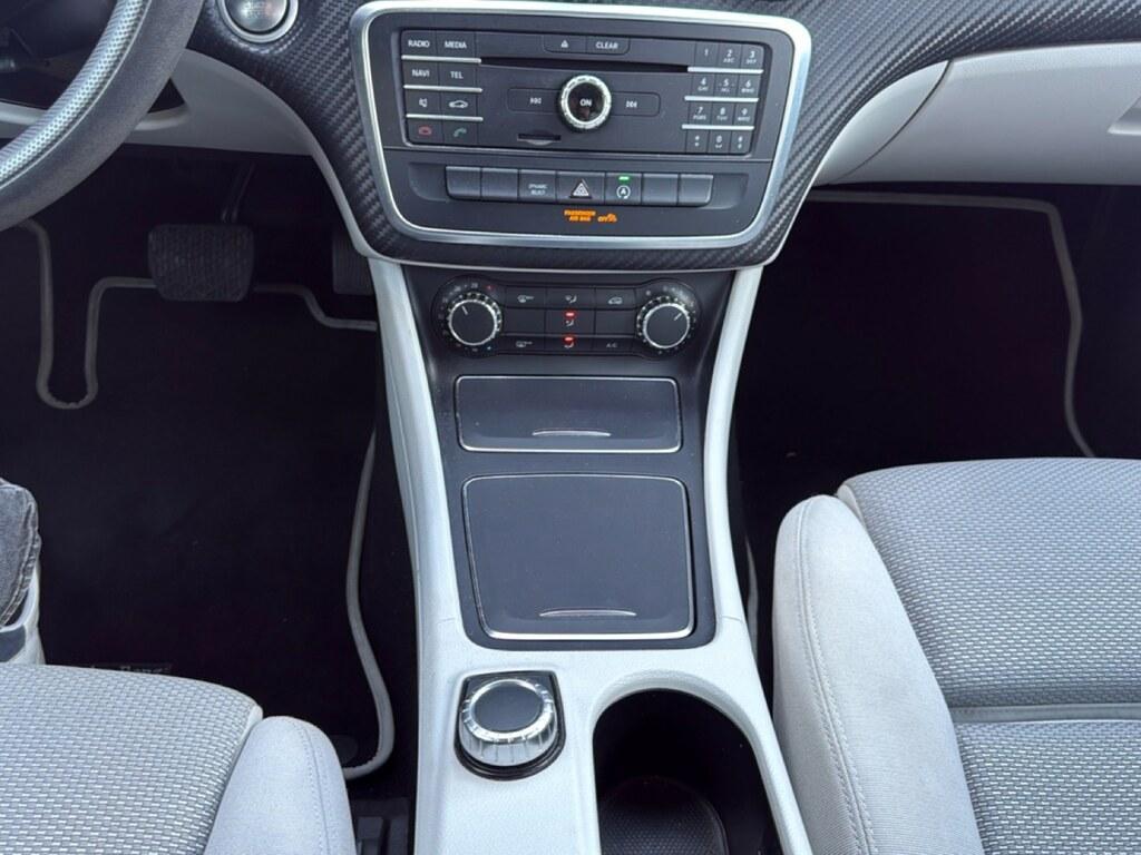 Mercedes GLA 180 180 D Business 7G-DCT