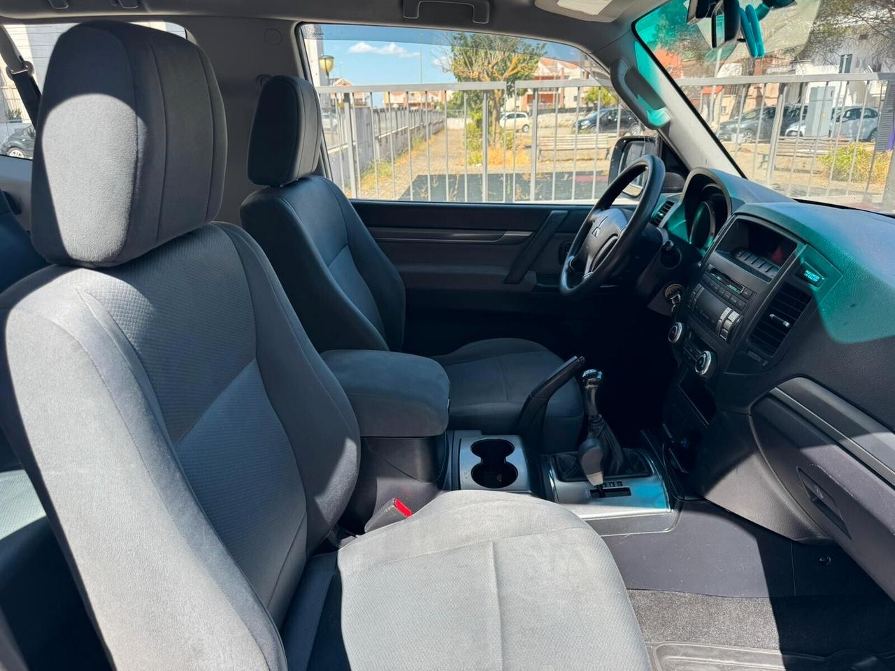 Mitsubishi Pajero 3.2 DI-D 16V aut. 3p. Instyle 200 CV