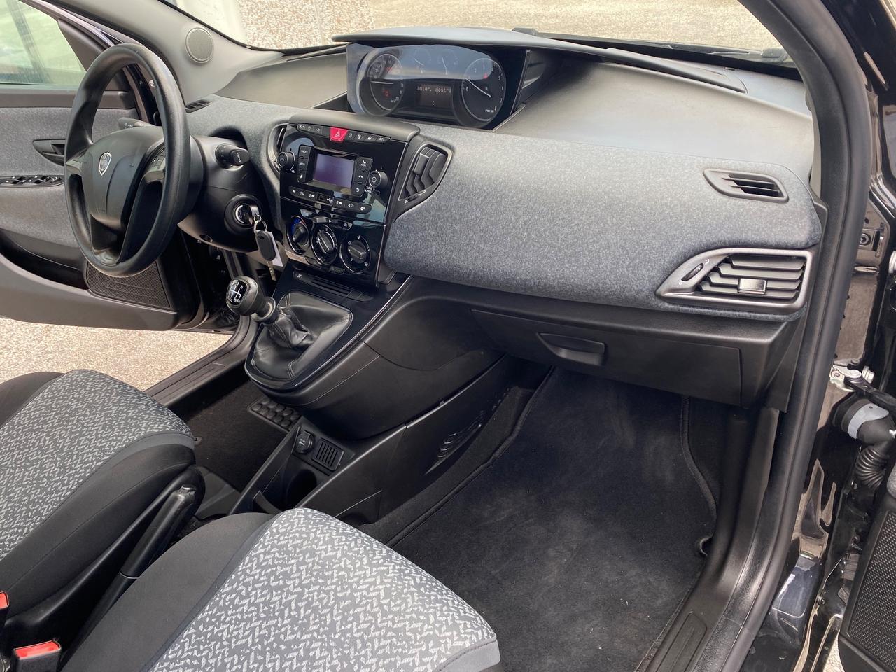 Lancia Ypsilon 1.0 FireFly Hybrid - 2021