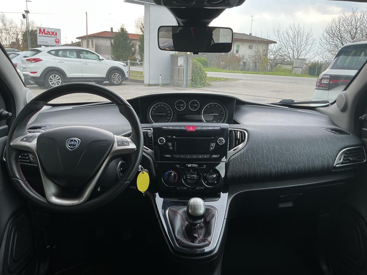 Lancia Ypsilon 1.2 benzina Neopatentati