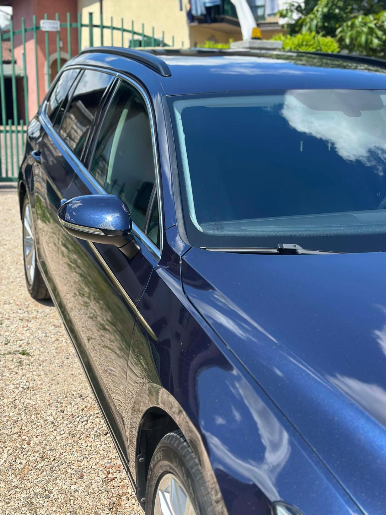 Volkswagen PASSAT VARIANT 1.6 TDI DSG BLUEMOTION.