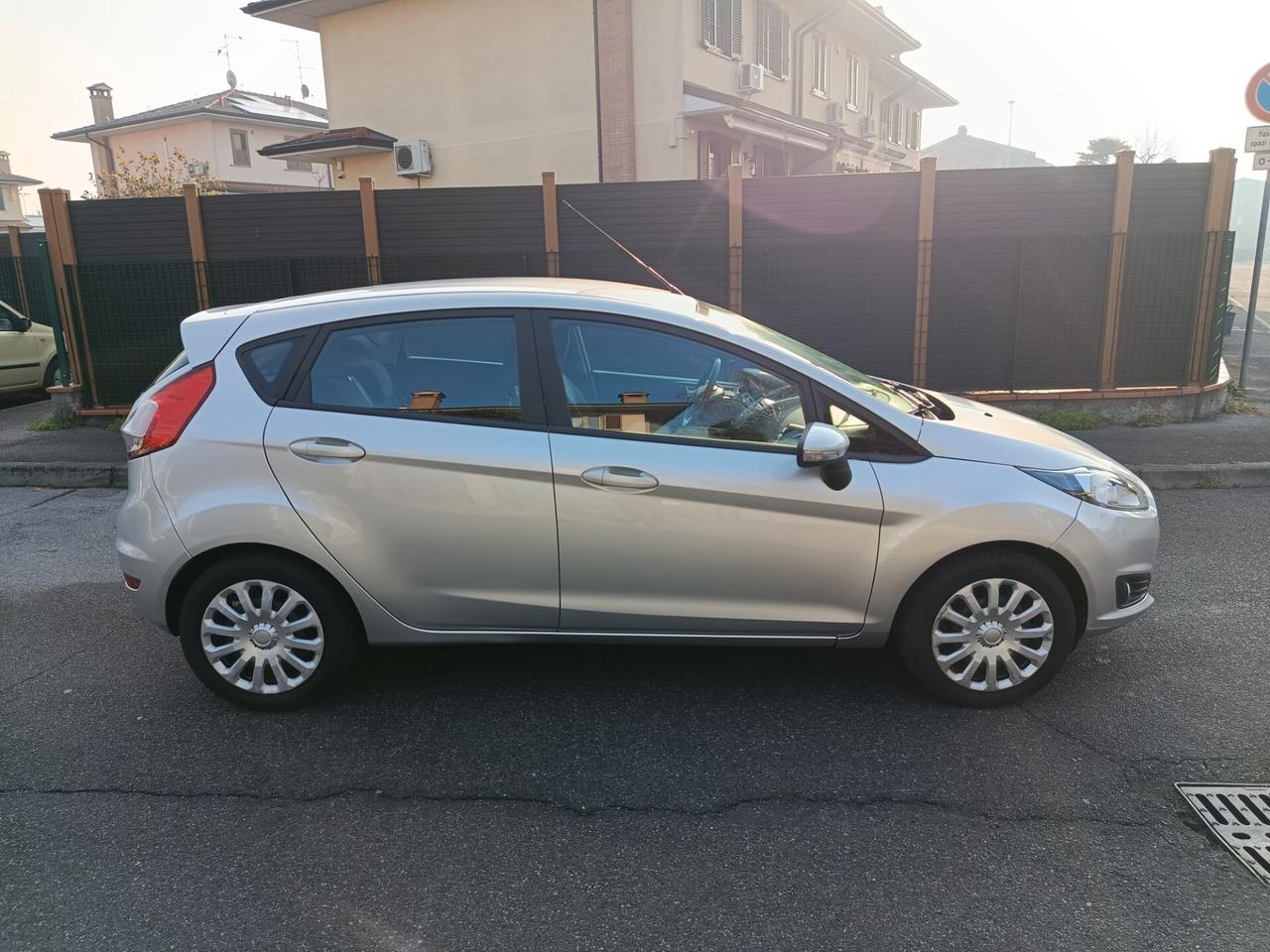 Ford Fiesta 1.5 TDCi 75CV 5 porte Business DOPPIO TRENO PNEUMATICI CON CERCHI