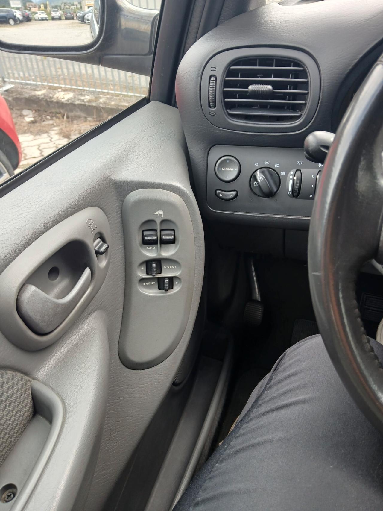 Chrysler Voyager 2.8 CRD cat LX Auto