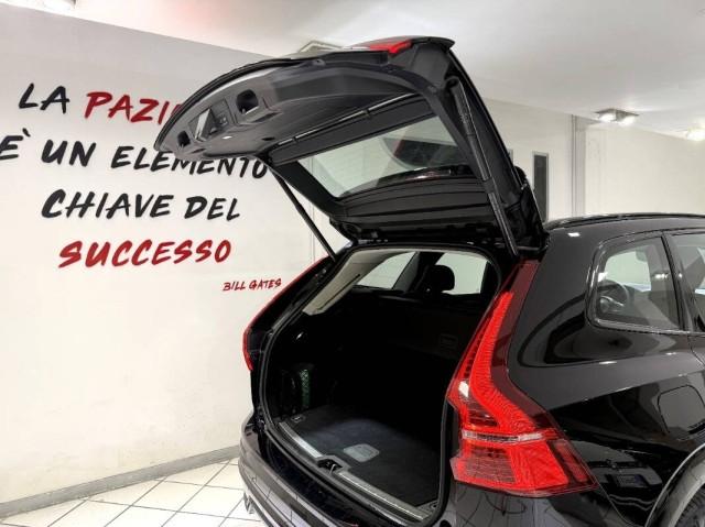 Volvo XC60 2.0 b4 Plus Dark auto