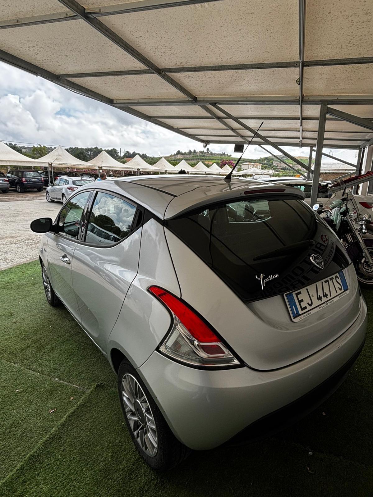 Lancia Ypsilon 1.3 MJT 75 CV Platinum