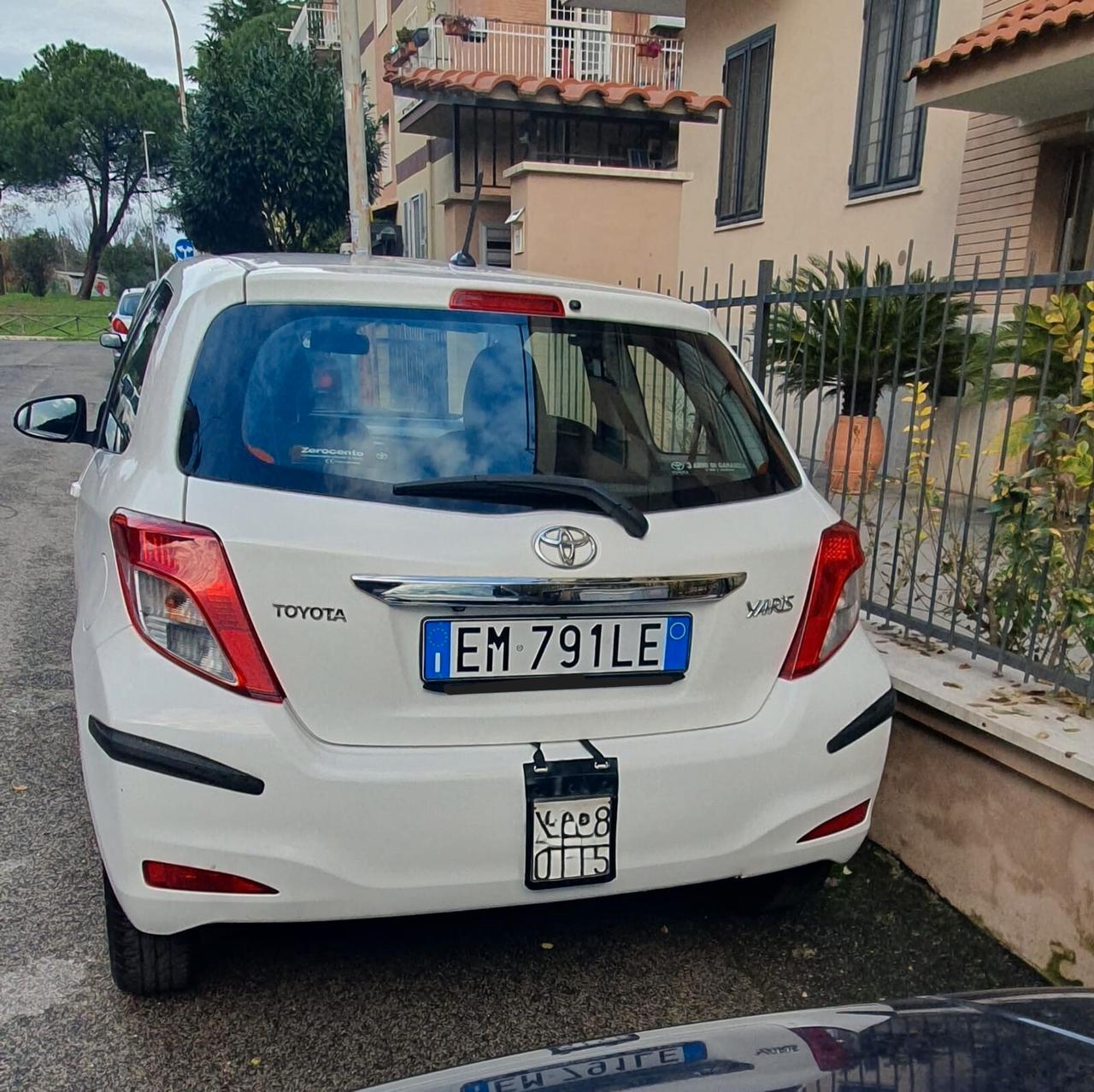 Toyota Yaris 1.0 3 porte Lounge *LEGGI*