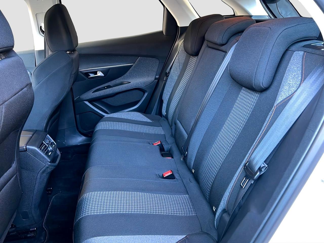 Peugeot 3008 BlueHDi 120 S&S Business